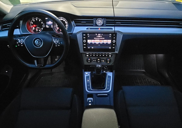 Volkswagen Passat cena 87500 przebieg: 75000, rok produkcji 2018 z Łódź małe 352